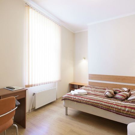 Knights Court Hotell Riga Exteriör bild