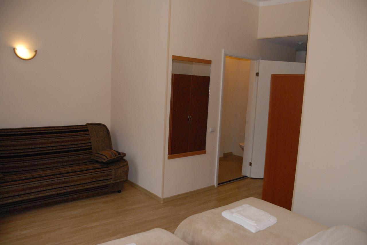 Knights Court Hotell Riga Exteriör bild