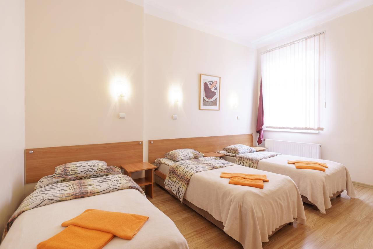 Knights Court Hotell Riga Exteriör bild