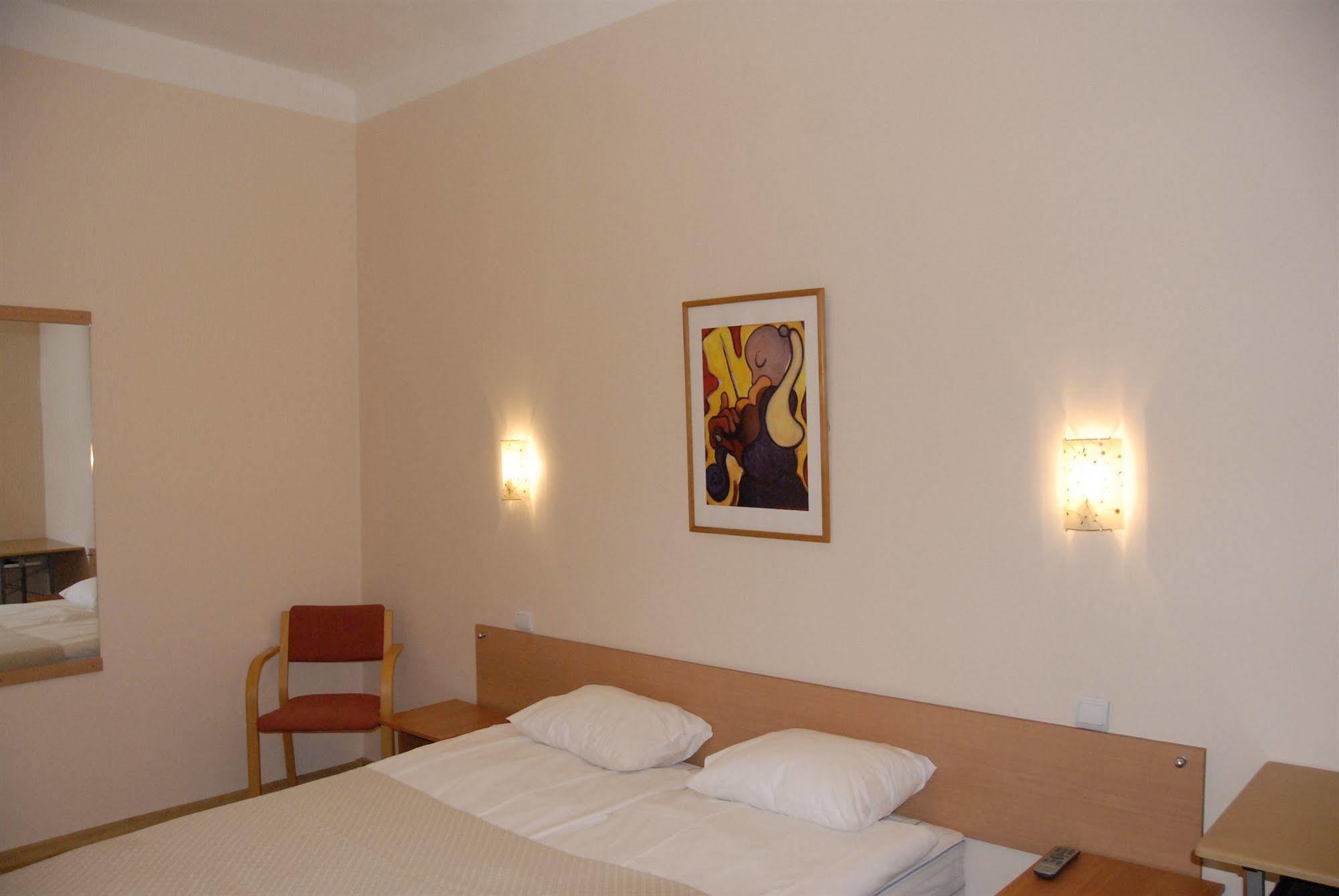 Knights Court Hotell Riga Exteriör bild