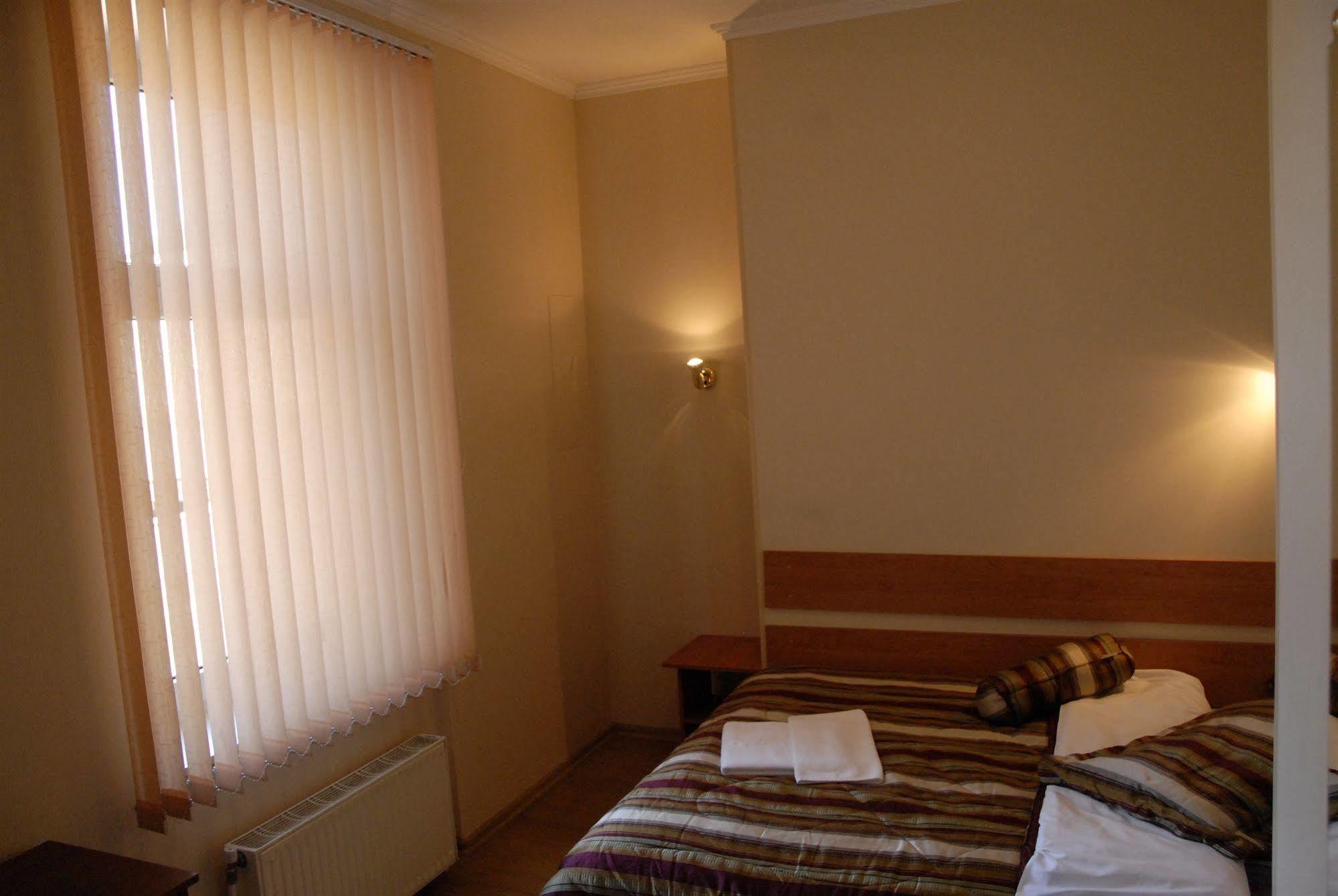 Knights Court Hotell Riga Exteriör bild
