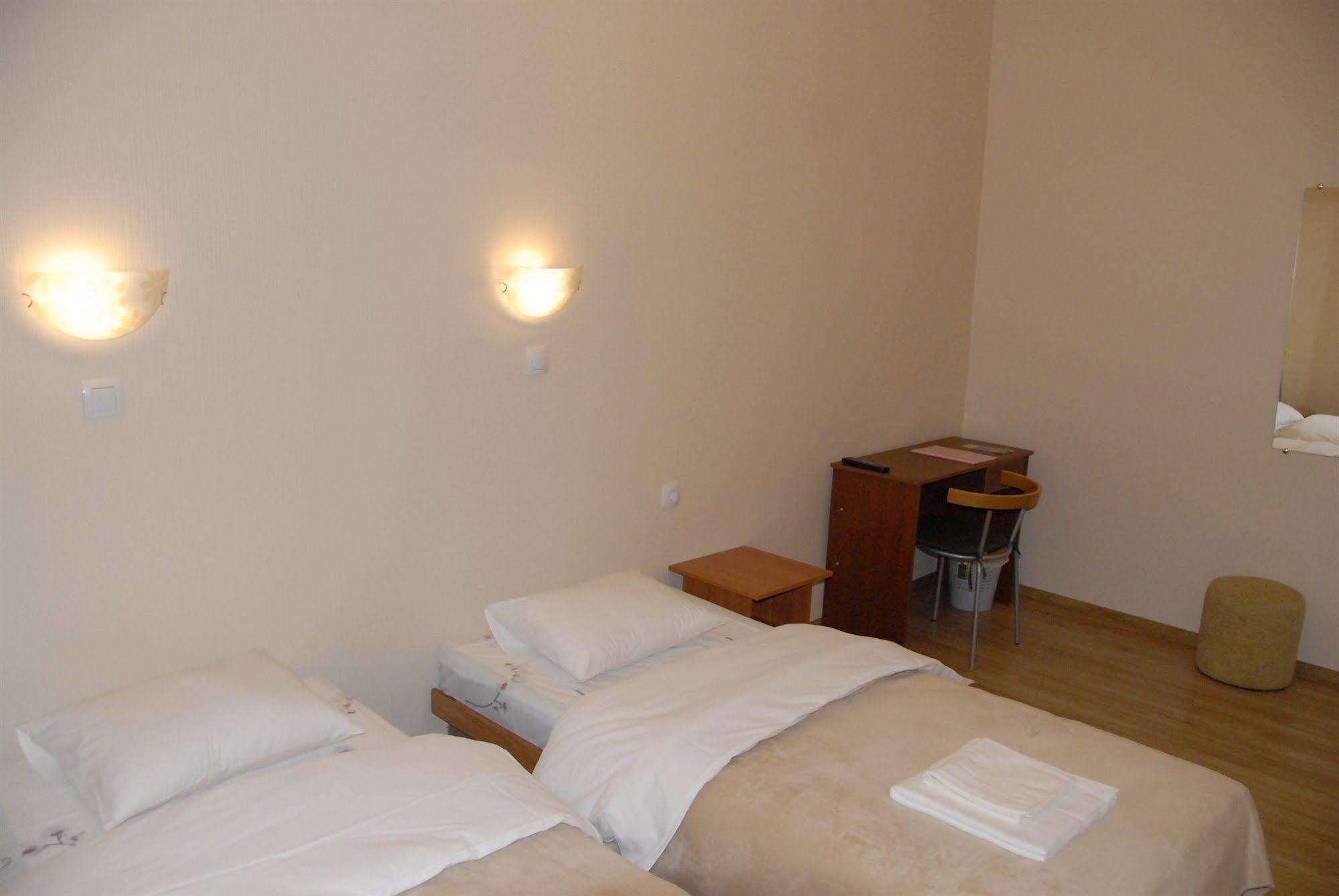 Knights Court Hotell Riga Exteriör bild