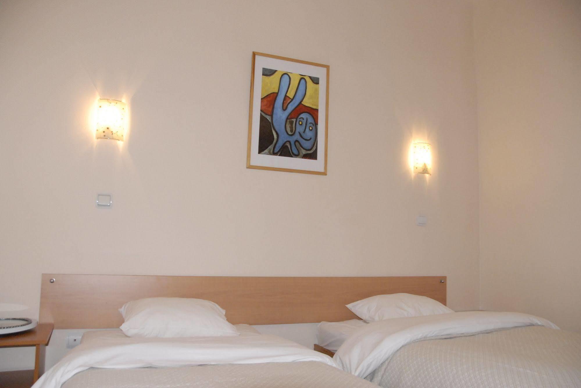 Knights Court Hotell Riga Exteriör bild